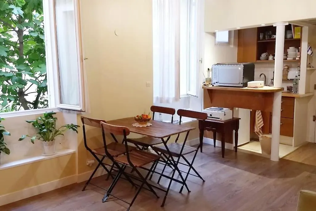 Impeccable & Typical Studio In The Marais Paris 0*,