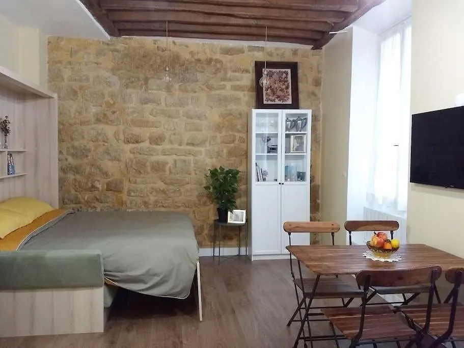 Apartment Impeccable & Typical Studio In The Marais Paris